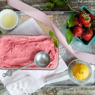 Strawberry Lemon Frozen Yogurt image